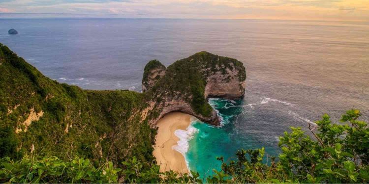 Kelingking Beach Surga Tersembunyi di Nusa Penida