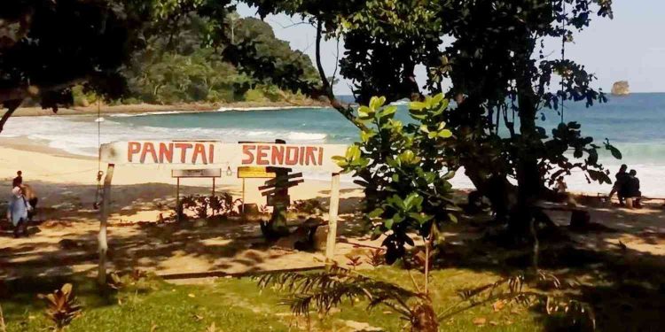 Pantai Sendiki Malang