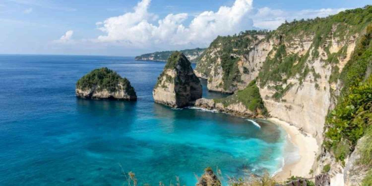 Pemandangan salah satu pantai di Bali