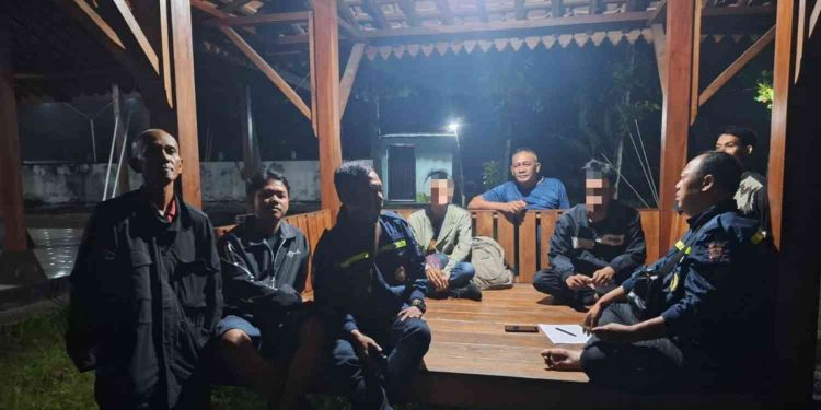 Petugas Bhabinkamtibmas bersama warga dan kedua pihak melakukan mediasi problem solving di Banguntapan, Minggu (11/1/2026) malam, terkait dugaan peristiwa asusila.