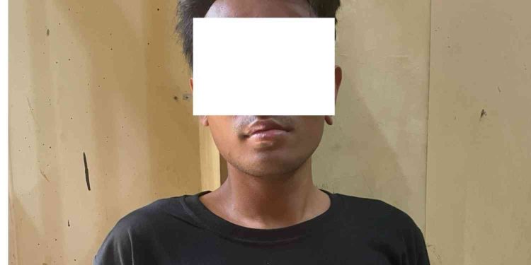 Seorang pria terduga pelaku penganiayaan diamankan aparat kepolisian setelah insiden penyerangan menggunakan senjata tajam di wilayah Jetis, Kota Yogyakarta. Kasus ini tengah ditangani Unit Reskrim Polsek Jetis untuk proses hukum lebih lanjut. (Dok. Polresta Yogyakarta)