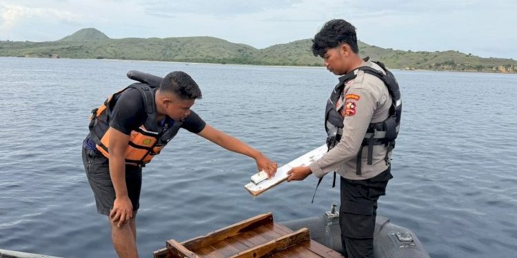 Tim SAR Gabungan Temukan Serpihan KM Putri Sakinah di Taman Nasional Komodo