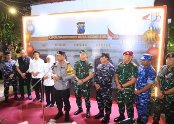 Gubernur Khofifah Pantau Pos Pelayanan Nataru di Surabaya