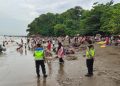 Ribuan Wisatawan Padati Pantai Ujungnegoro Saat Libur Tahun Baru 2026