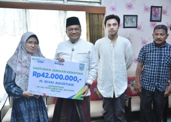 Pemkot Jambi Berikan Santunan Jaminan Sosial untuk Ketua RT