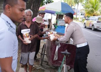 Ditlantas Polda Sultra Gelar Bansos untuk Ringankan Beban Warga