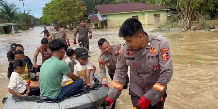 Unit Polsatwa K-9 Fokus Bantu Korban Banjir di Tapanuli Selatan