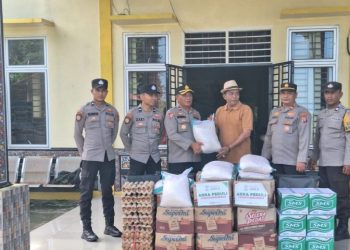 Polres Pasaman Barat Distribusikan Bantuan Sembako untuk Korban Banjir di Katiagan