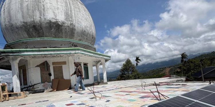 UGM Kolaborasi Pasang Alat Penjernih Air Surya di Bener Meriah