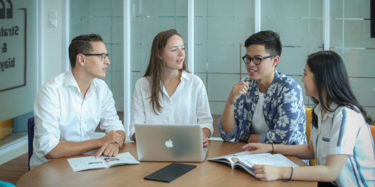 UGM Dapat Penghargaan atas Kinerja Mobilitas Mahasiswa Terbanyak di Anugerah Diktisaintek