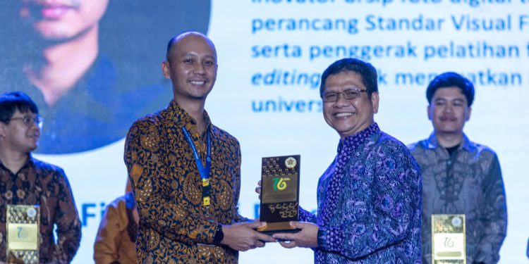 UGM Anugerahkan Penghargaan kepada 71 Insan Berprestasi Tahun 2025