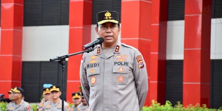 Kapolda NTT Berikan Penghargaan kepada Tim SAR Gabungan atas Upaya Pencarian KM Putri Sakinah