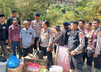 Polres Aceh Tengah Distribusikan Bantuan ke Desa Terisolir di Linge