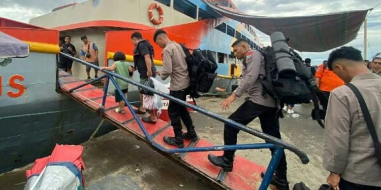 Polda Sulut Kerahkan 204 Personel untuk Bantu Penanganan Banjir di Sitaro