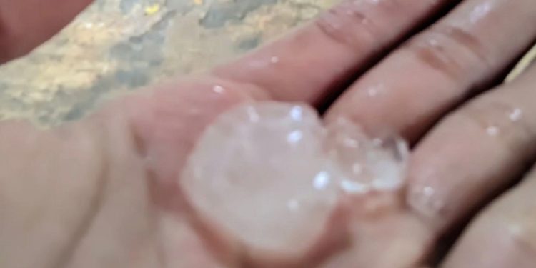 Fenomena Hujan Es Melanda Desa Botolambat, BPBD Batang Berikan Peringatan