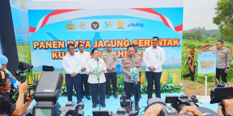 Ketua Komisi IV DPR RI Berikan Penghargaan kepada Kapolri atas Dukungan Swasembada Pangan