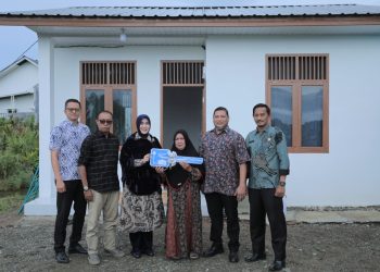 Wali Kota Banda Aceh Berikan Rumah Layak Huni kepada Warga Lambaro Skep