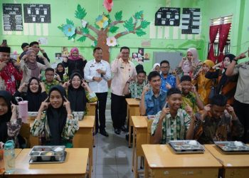 Sekdaprov Riau Tinjau Program Makan Bergizi Gratis di Pekanbaru