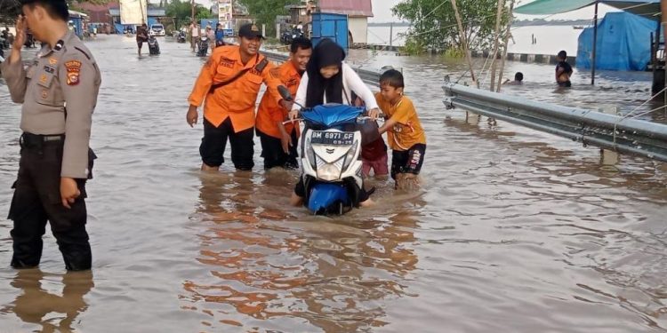 BPBD Riau Peringatkan Warga Pesisir Terkait Ancaman Banjir Rob