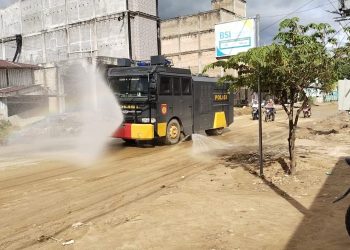 Polres Aceh Selatan Gunakan Water Cannon untuk Kurangi Debu Pasca Banjir