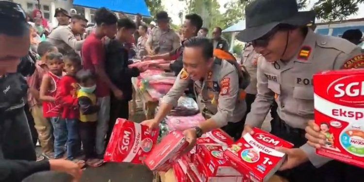 Kapolres Aceh Tengah Salurkan Bantuan ke Desa Terisolir dengan Sepeda Motor Trail