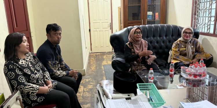 Kadis Kominfo Sergai Tingkatkan Keterbukaan Informasi dengan Kunjungan ke KI Sumut