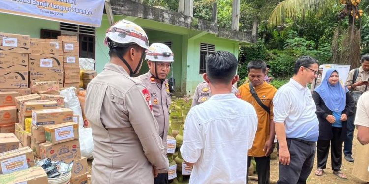 Tim SAR Brimob Polda Sumbar Intensifkan Pencarian dan Bantuan Banjir di Palembayan