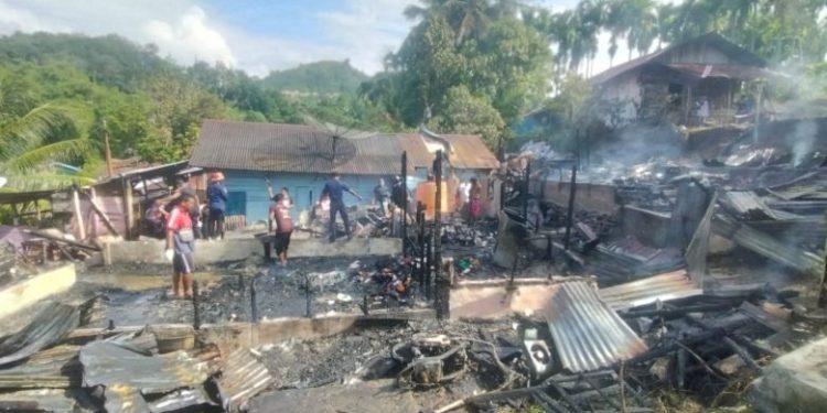 Kebakaran di Sibolga Utara, Empat Rumah Warga Hangus