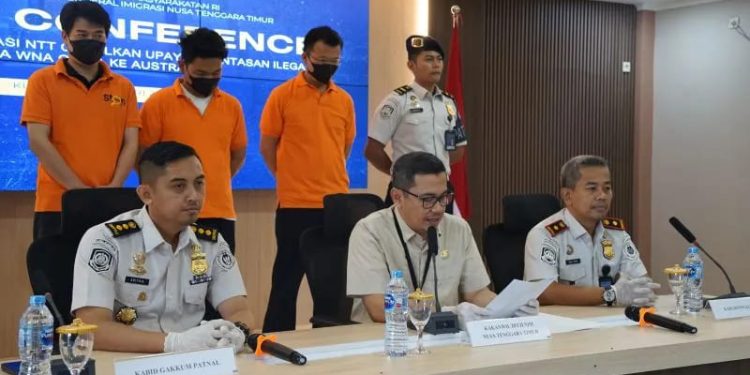 Imigrasi NTT Berhasil Menghentikan Keberangkatan Tiga WNA China ke Australia