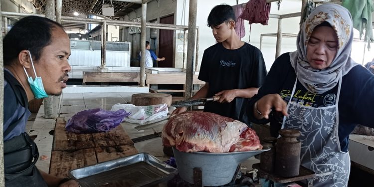 Harga Daging Sapi di Batang Tetap Stabil Pasca Liburan