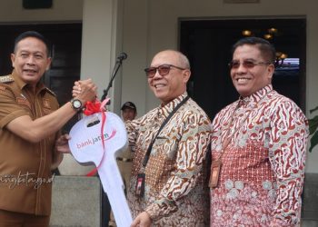 Bank Jatim Berikan Bantuan Truk Tangki Air untuk Perumda Tugu Tirta Malang