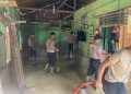 Brimob Polda Sumut Bantu Bersihkan Rumah Warga Terdampak Bencana di Tapanuli Tengah
