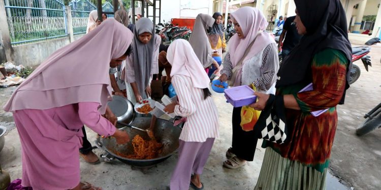 Setiap Hari, 8.618 Porsi Makanan Dibagikan di Pidie Jaya