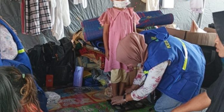 Tim Relawan Kesehatan Berikan Layanan Terpadu untuk Anak-Anak di Desa Sukajadi