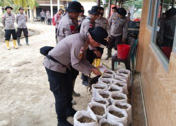 Kapolda Aceh Distribusikan Ribuan Karung Tanam untuk Warga Aceh Tamiang