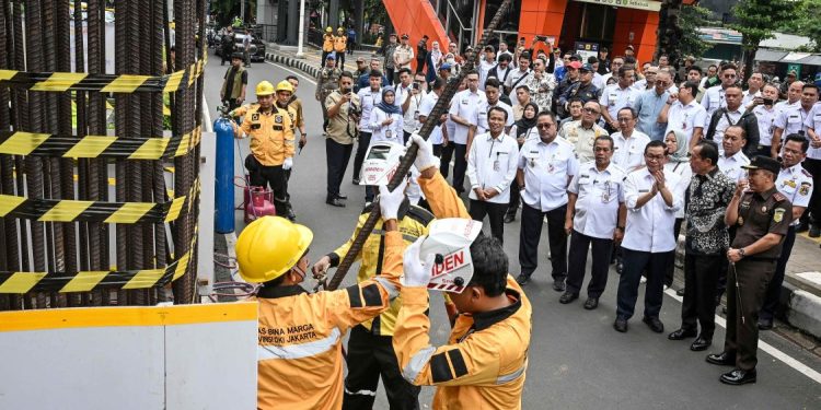 Pemprov DKI Jakarta Bongkar Tiang Monorel di Kuningan Timur