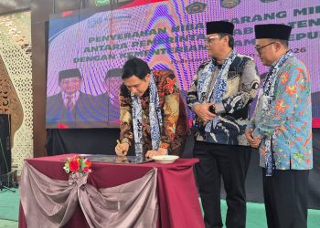 Bupati Indramayu Hibahkan Tanah untuk Pengembangan Pendidikan Agama