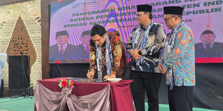 Bupati Indramayu Hibahkan Tanah untuk Pengembangan Pendidikan Agama