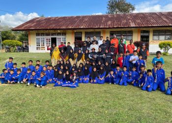 Pemkab Bener Meriah Distribusikan Seragam Sekolah untuk Pemulihan Pascabencana