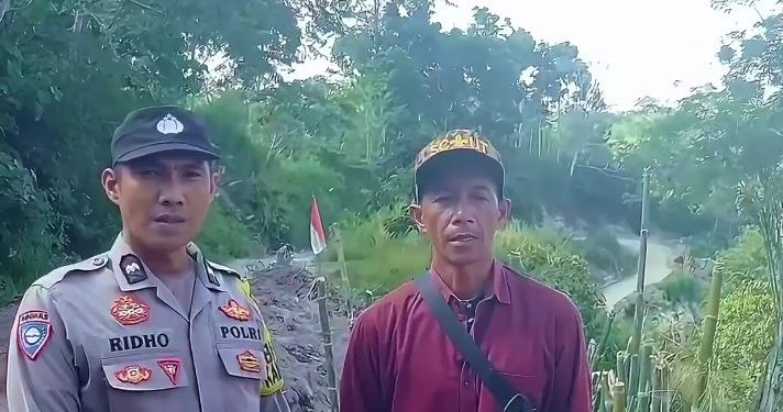 Polsek Kute Panang dan Warga Bersatu Cegah Longsor di Lukup Sabun Barat