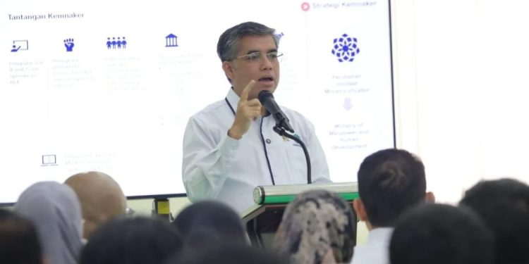 Menaker Dorong Akses Sertifikasi Profesi yang Inklusif untuk Semua Kalangan