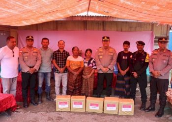 Kapolres Ende Tinjau Banjir Sungai Lowolaka dan Salurkan Bantuan di Wewaria