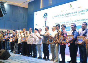 Pemko Pekanbaru Anugerahkan Penghargaan kepada Pengembang Perumahan Tertib PSU