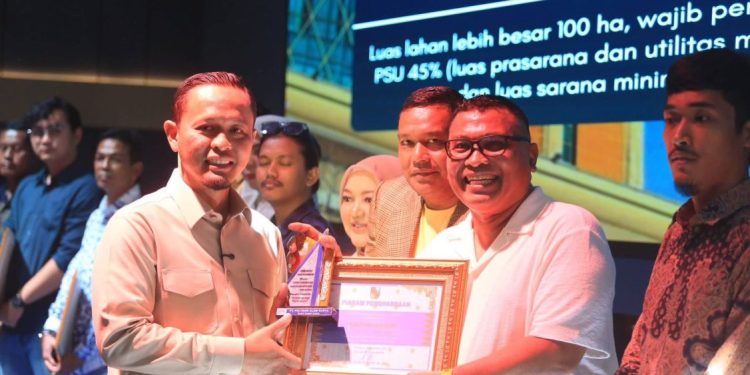 Pemko Pekanbaru Terima Serah Terima PSU dari 16 Pengembang