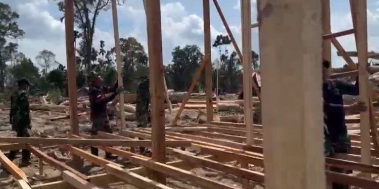 Pembangunan Huntara Kayu di Aceh Utara Dipercepat