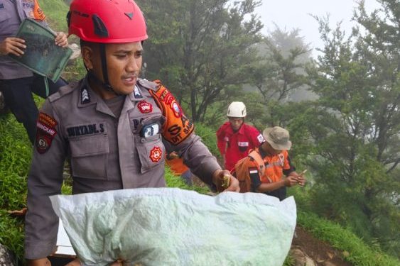 Penemuan Puing Pesawat ATR 42-500 di Gunung Bulusaraung Dikonfirmasi Polda Sulsel