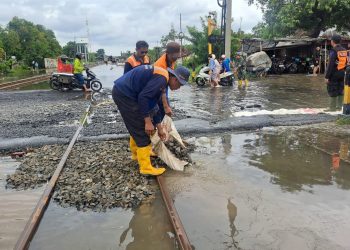KAI Fokus Perbaikan Jalur Kereta Terdampak Banjir, Keselamatan Diutamakan