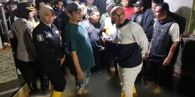 Bupati Batang Distribusikan Bantuan untuk Korban Banjir di Karangasem