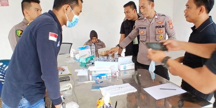 Pemeriksaan Kesehatan Karyawan SPPG di Lampung Selatan oleh Polres