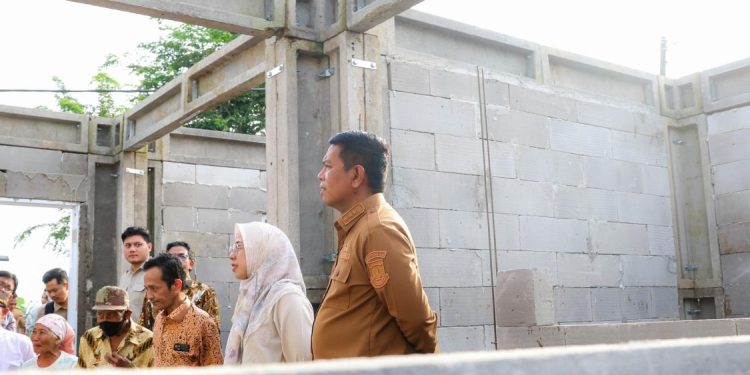 Gubernur Banten Kunjungi Lokasi Pembangunan Rumah Korban Bencana di Palasari